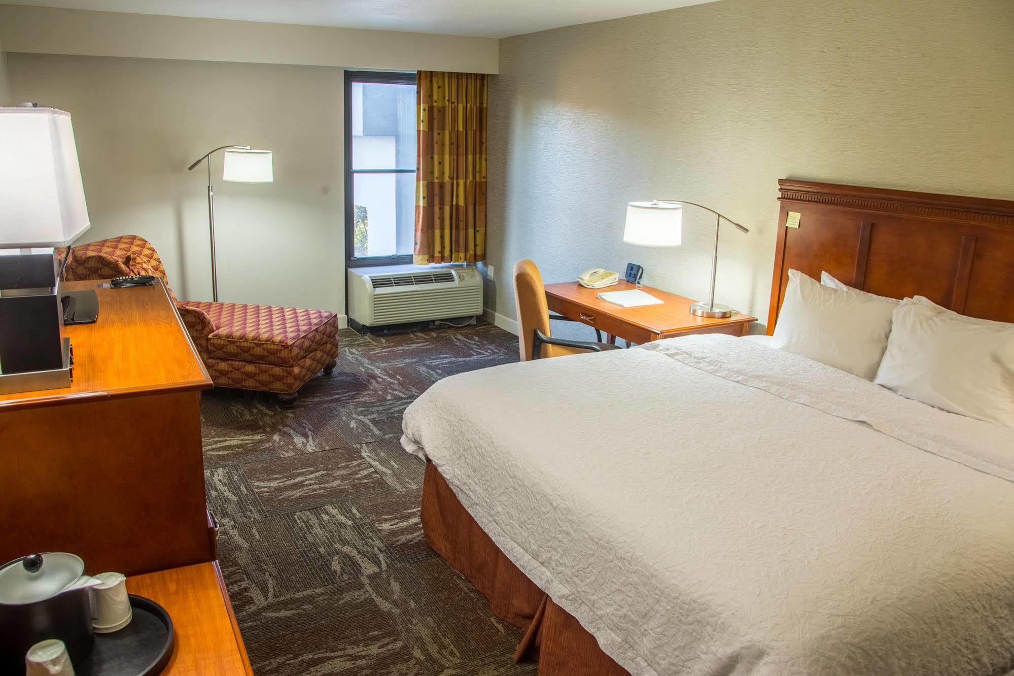 Hampton Inn Oak Ridge Bagian luar foto