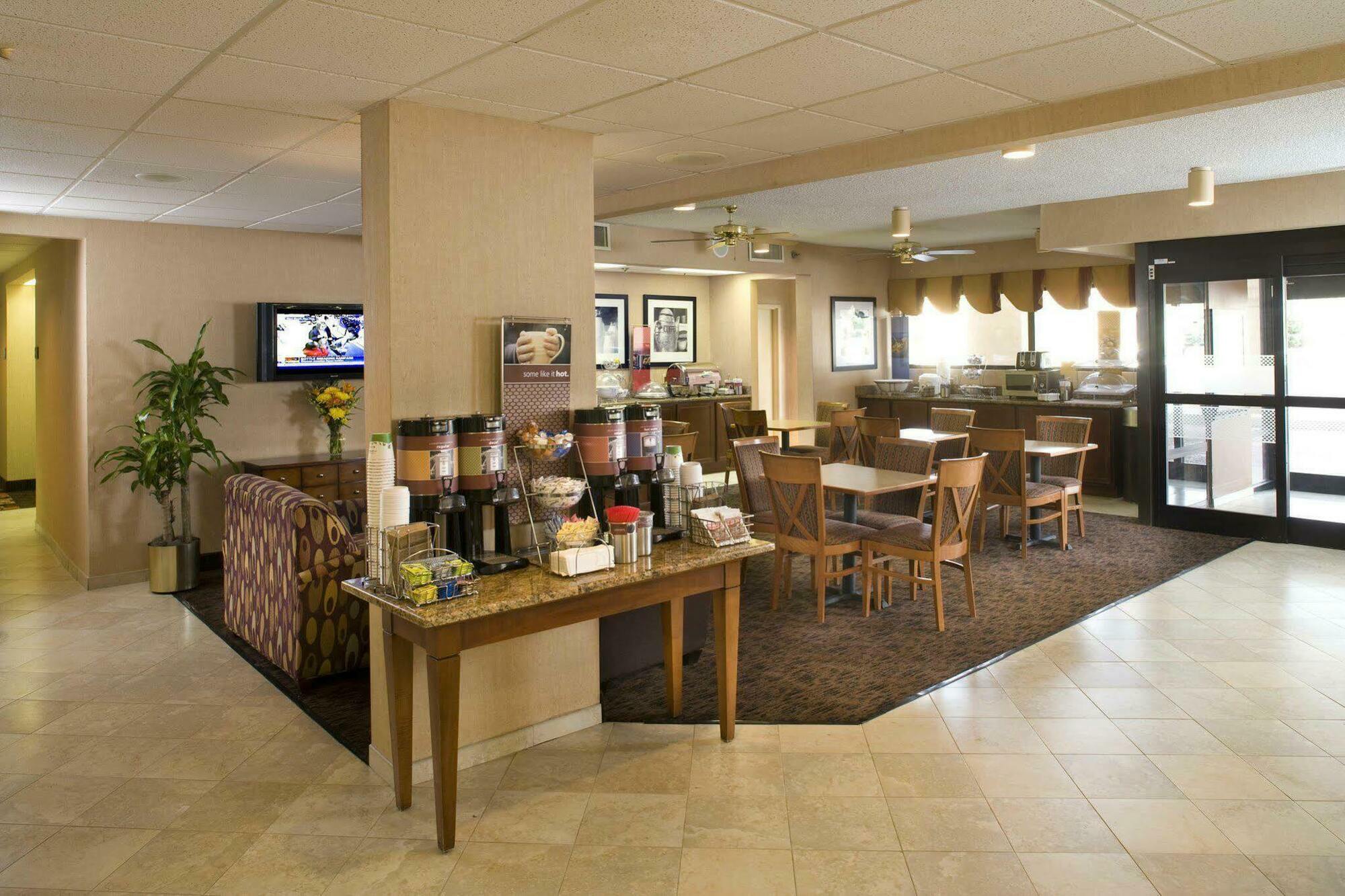 Hampton Inn Oak Ridge Bagian luar foto