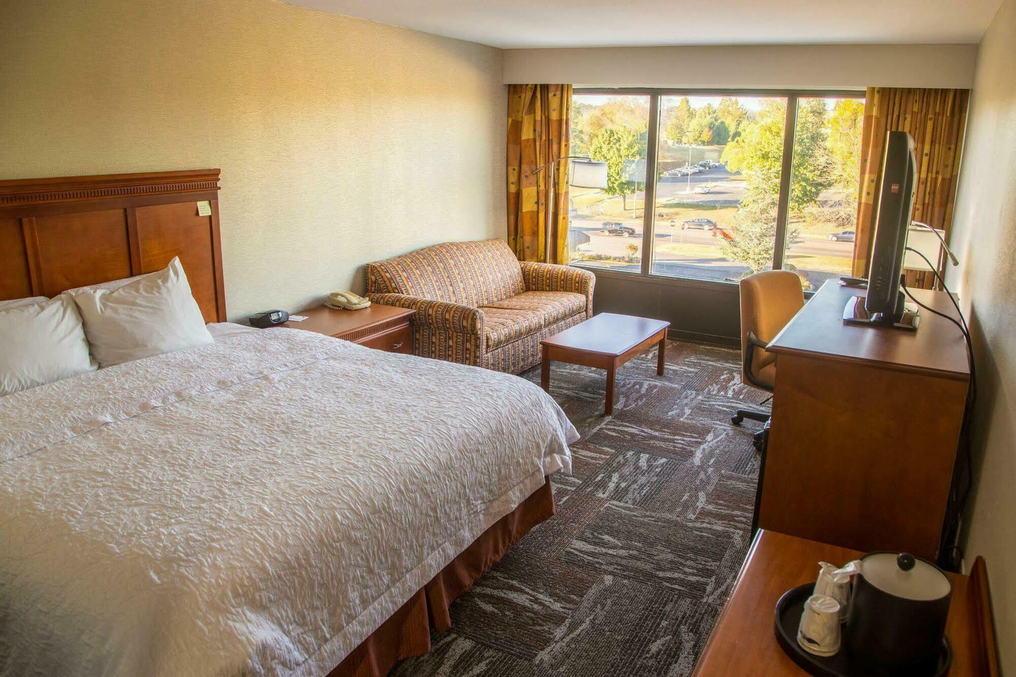 Hampton Inn Oak Ridge Bagian luar foto